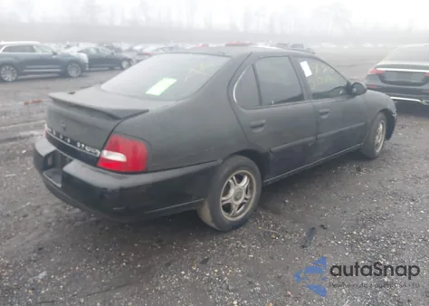1995 Nissan Maxima Gle/Gxe/Se z USA, uszkodzony, nr VIN JN1CA21D2ST011822